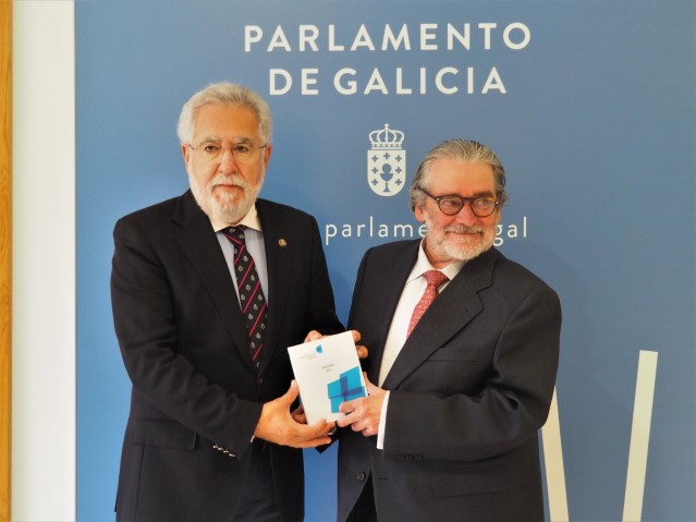 O Consello de Contas entrega ao Parlamento de Galicia a memoria anual do ano 2021, os informes de fiscalización xerais referidos a 2020 e os informes específicos